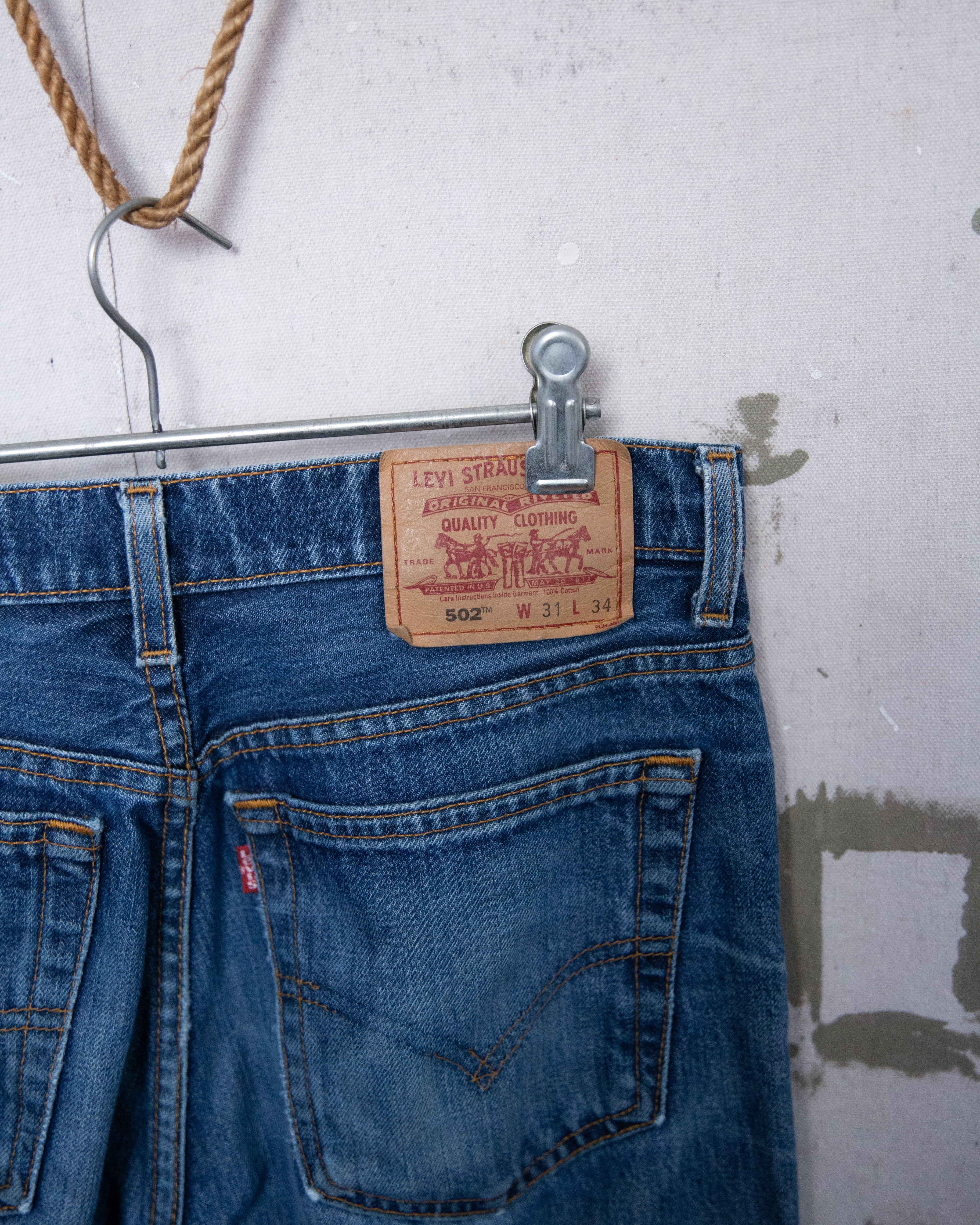 Well Worn Levis 502 - 30