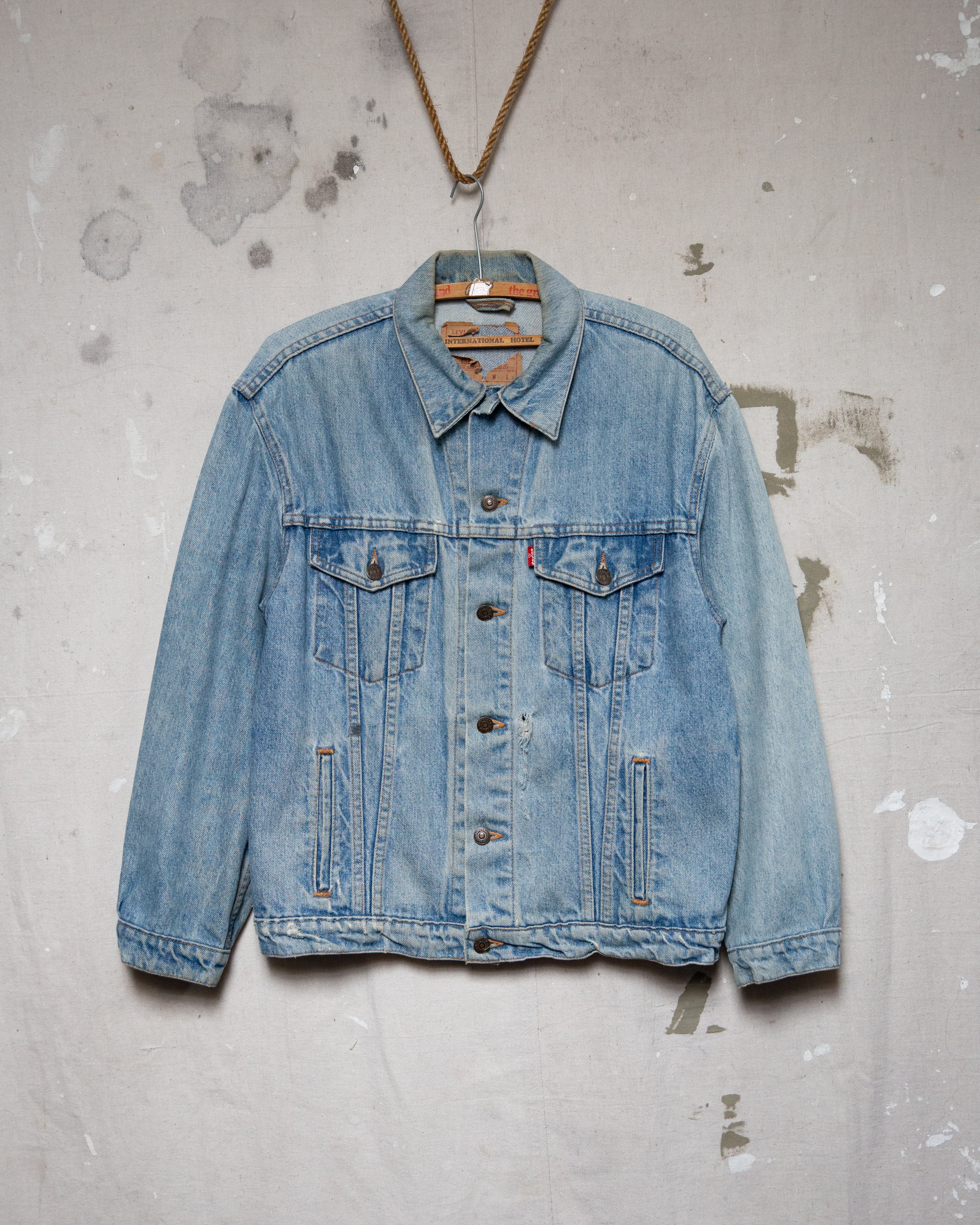 Distressed NZ Made Levis Trucker - L