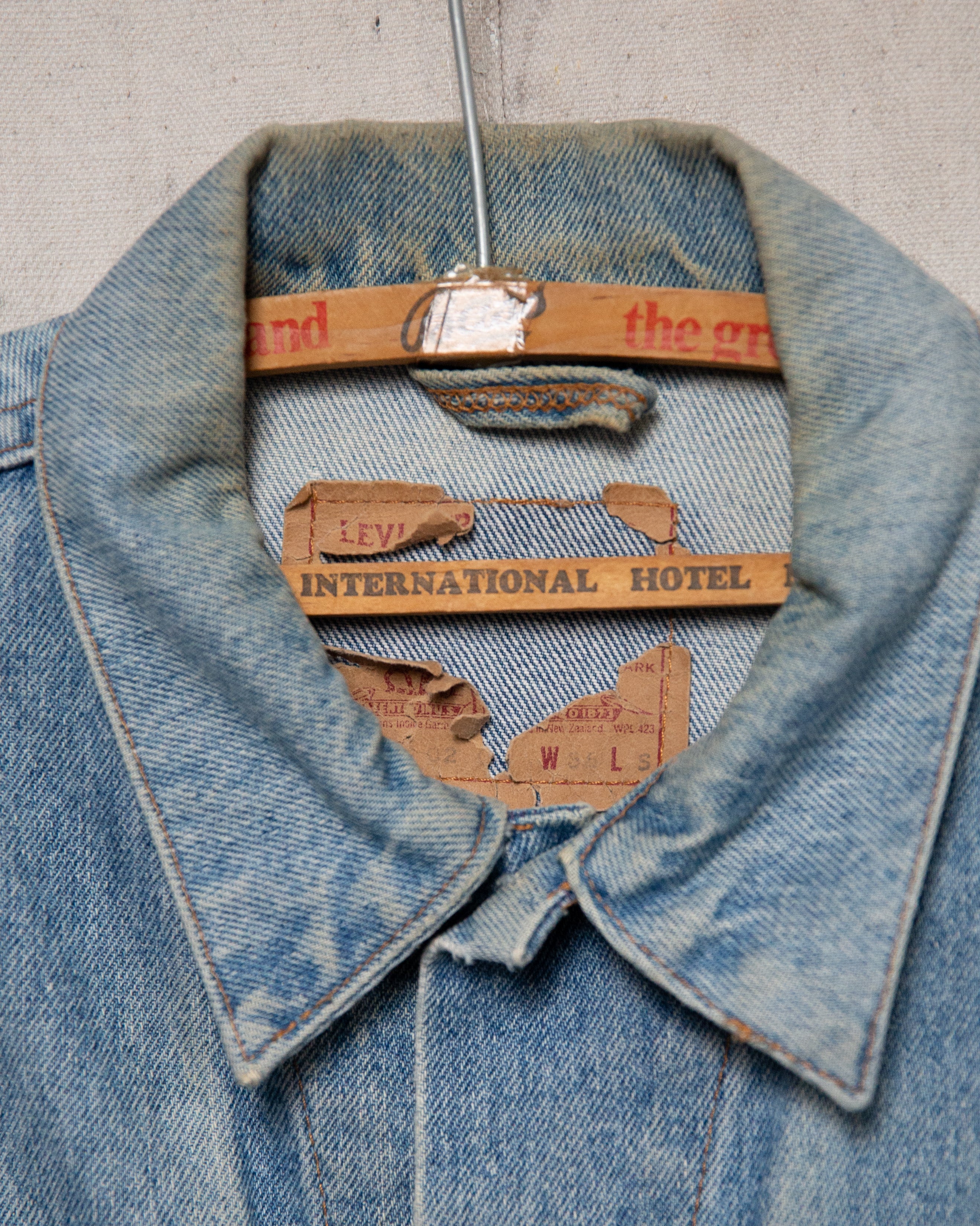 Distressed NZ Made Levis Trucker - L