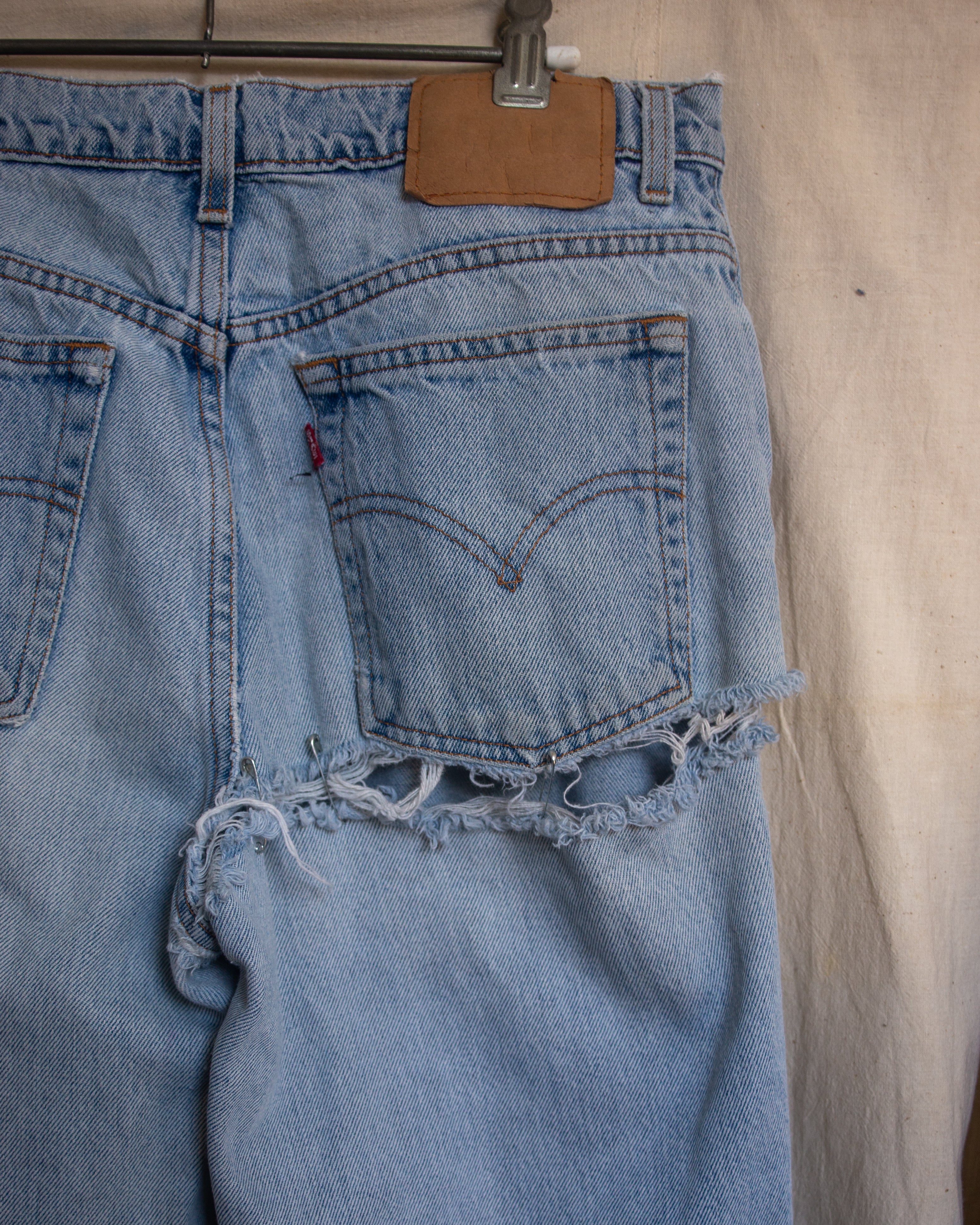 90s/00s Thrashed Safety pin Levis