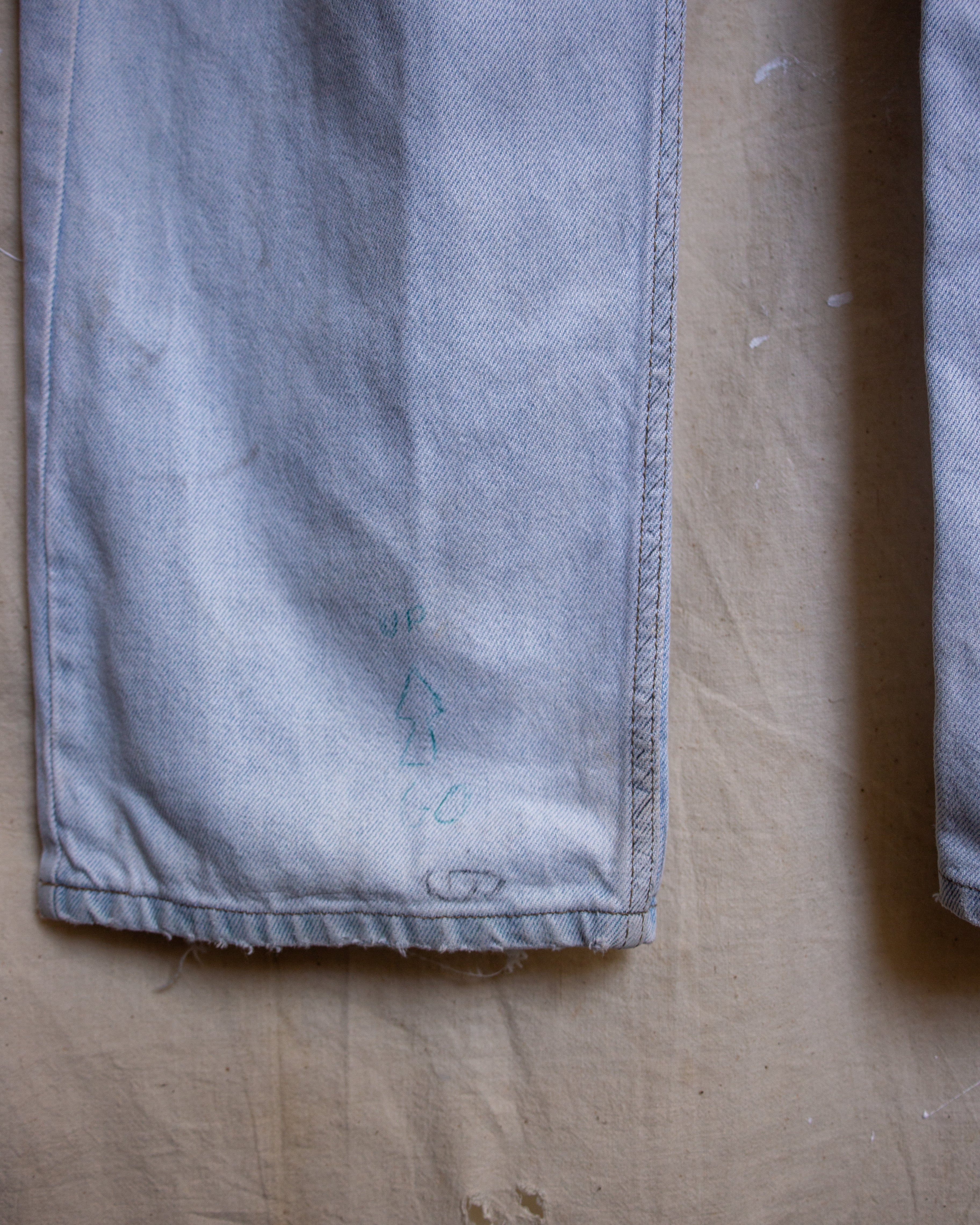 90S thrashed and drawn on jeans