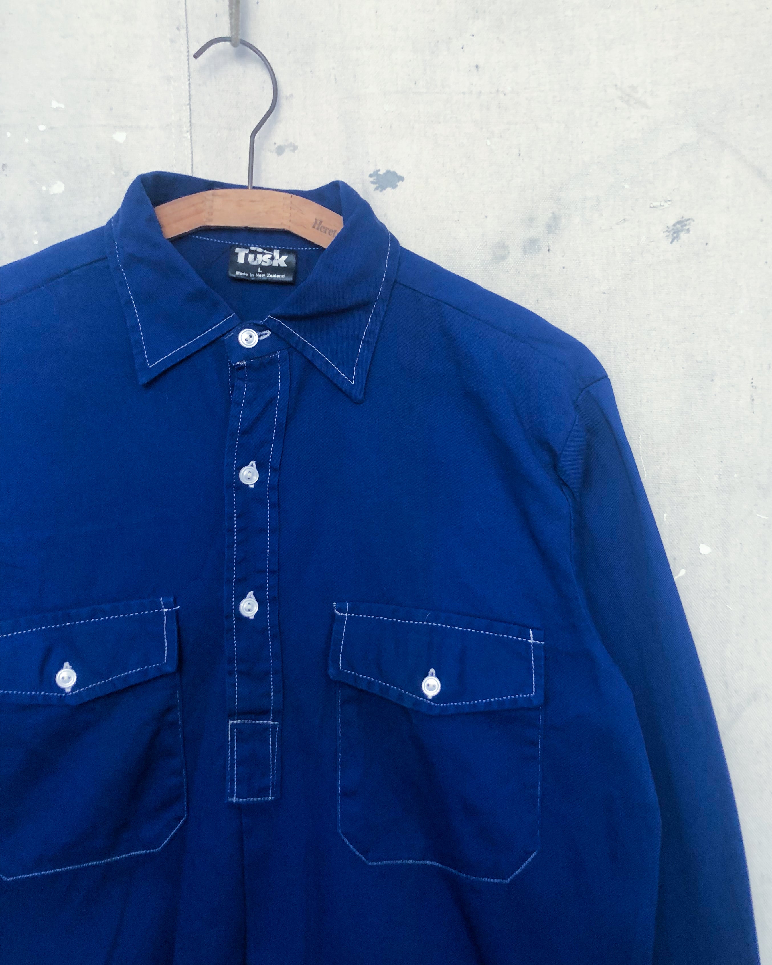 NZ Made Tusk Pull Over Shirt - L
