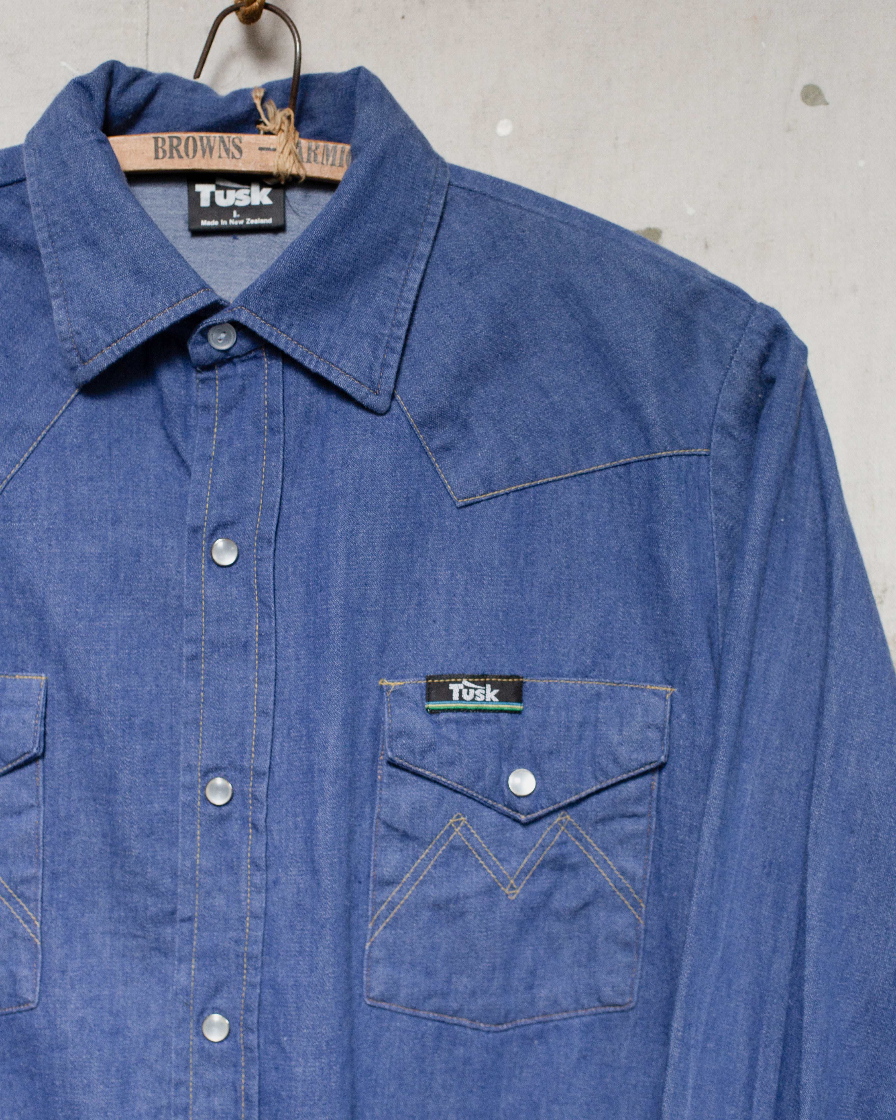 NZ Made Tusk Pearl Snap Shirt - L