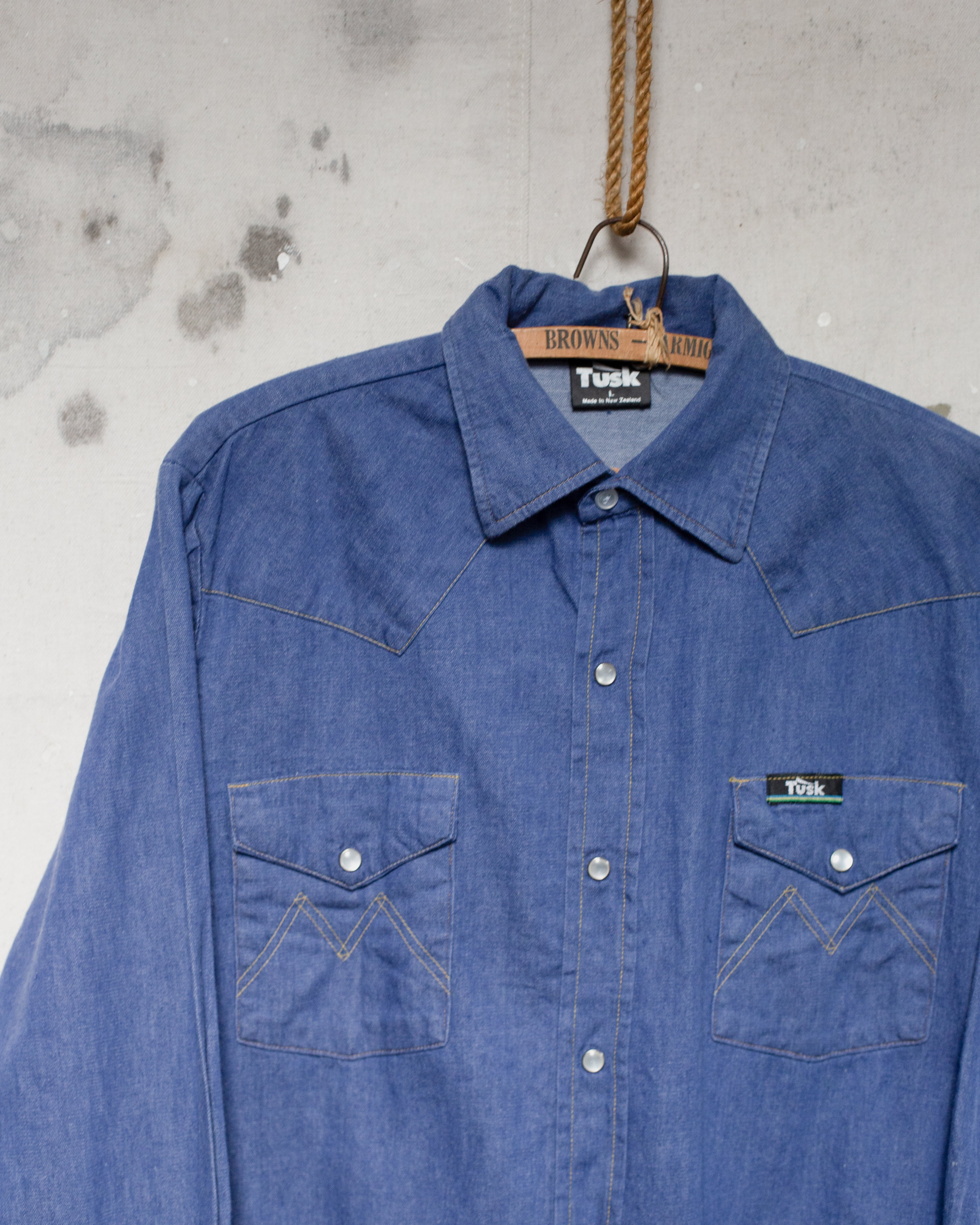 NZ Made Tusk Pearl Snap Shirt - L