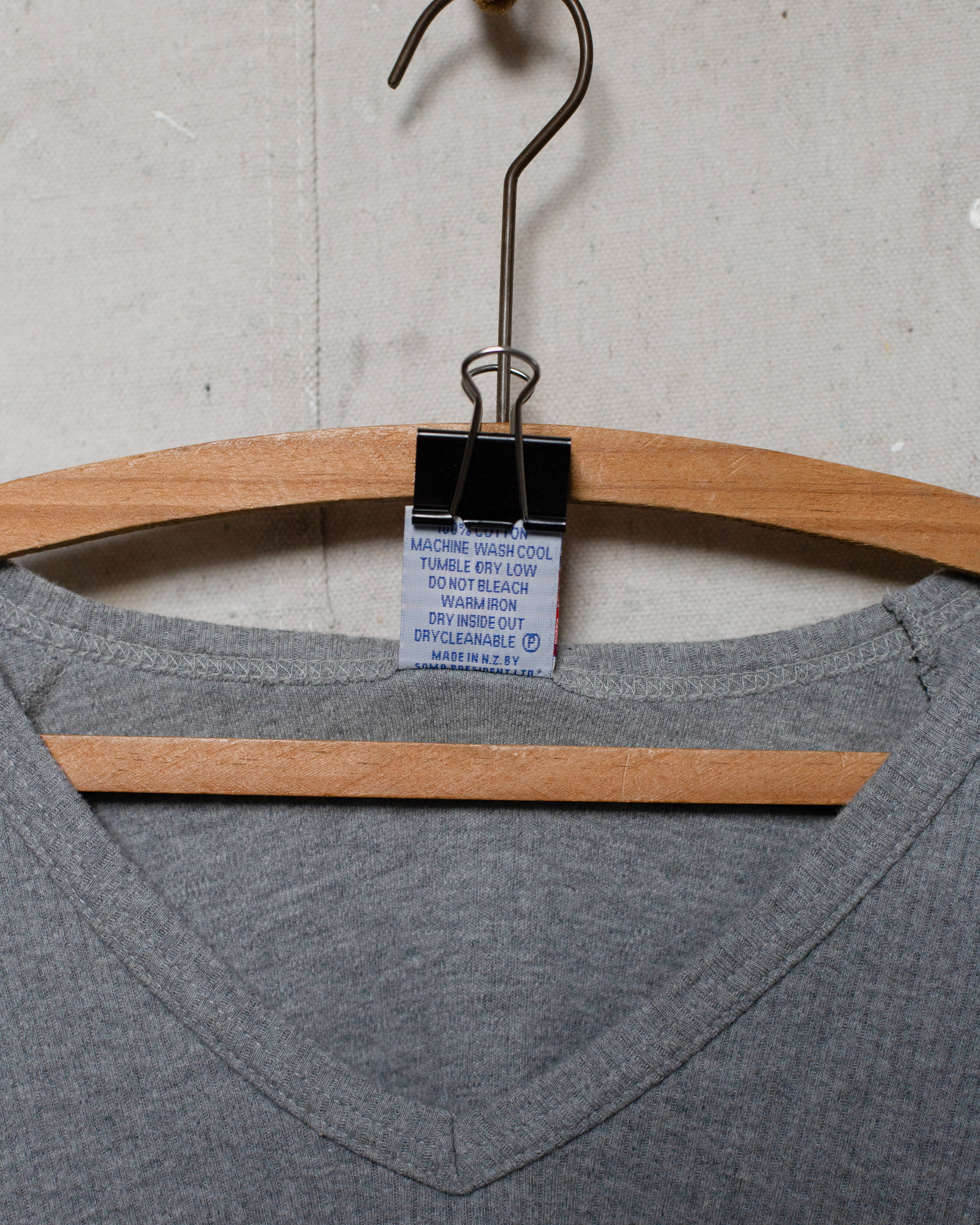 1990S NZ Made Hanes Ribbed Ringer _ XL